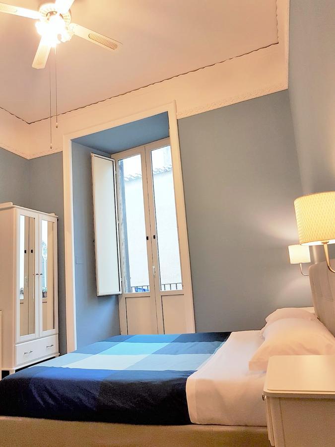 Hotel Meuble Santa Chiara Suite Неаполь Экстерьер фото